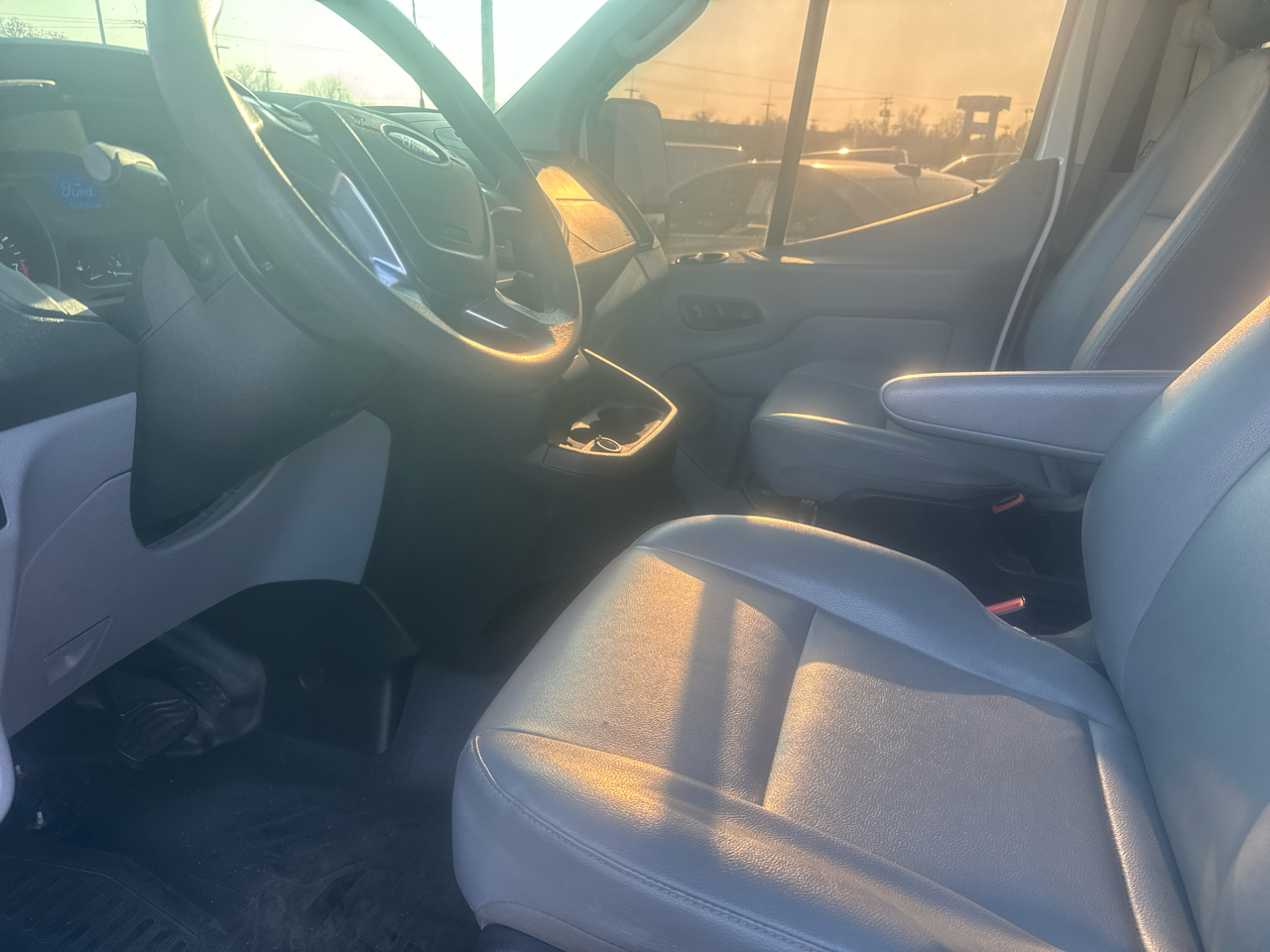 Ford Transit 250 Van High Roof w/Sliding Pass. 148-in. WB 2017