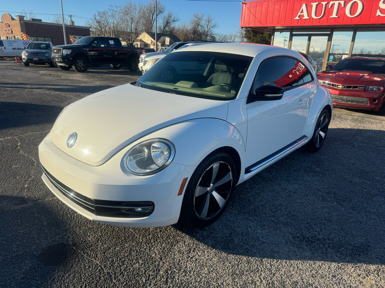 Volkswagen Beetle 2.0T Turbo w/Sunroof & Sound 2013
