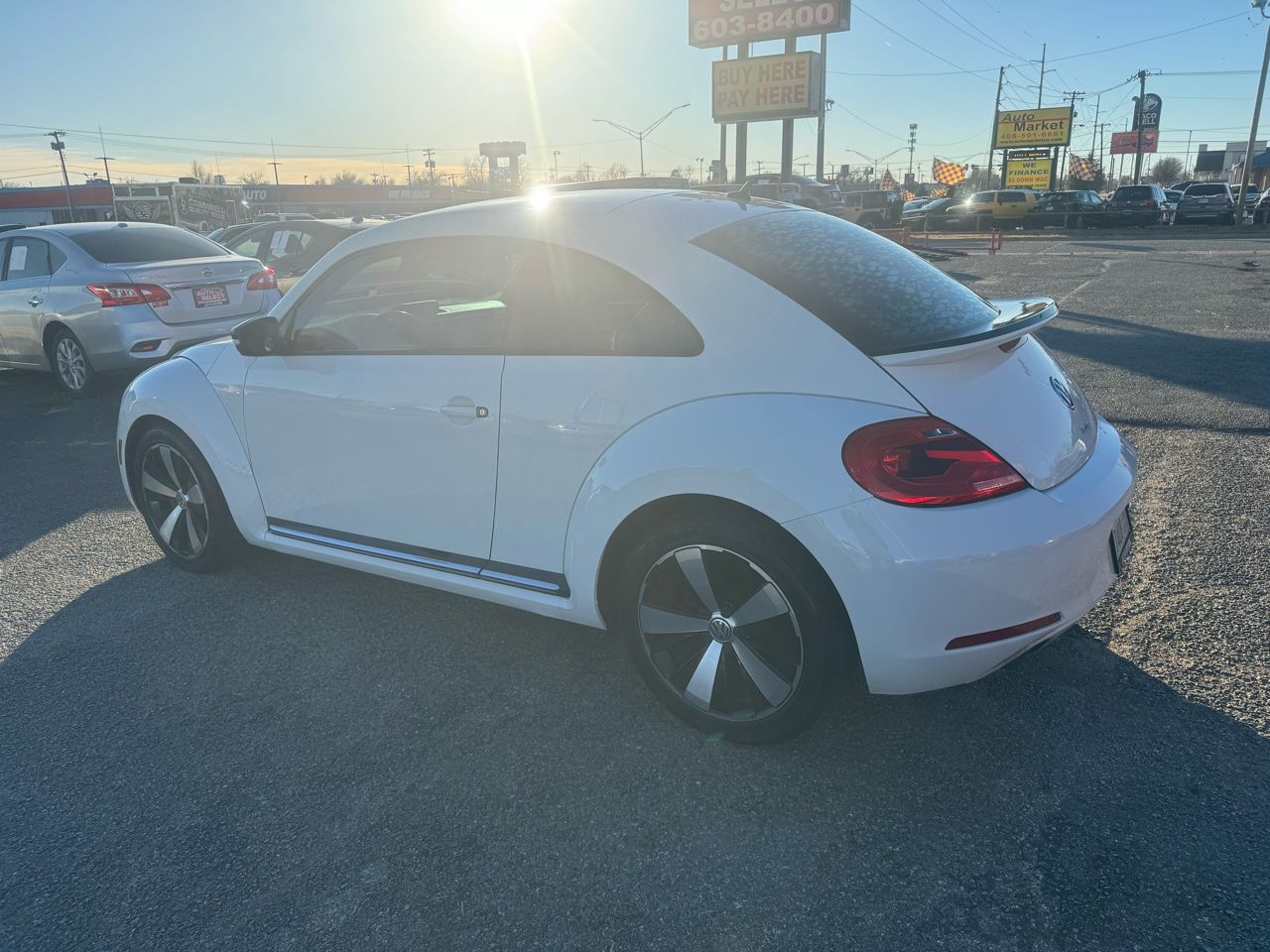 Volkswagen Beetle 2.0T Turbo w/Sunroof & Sound 2013