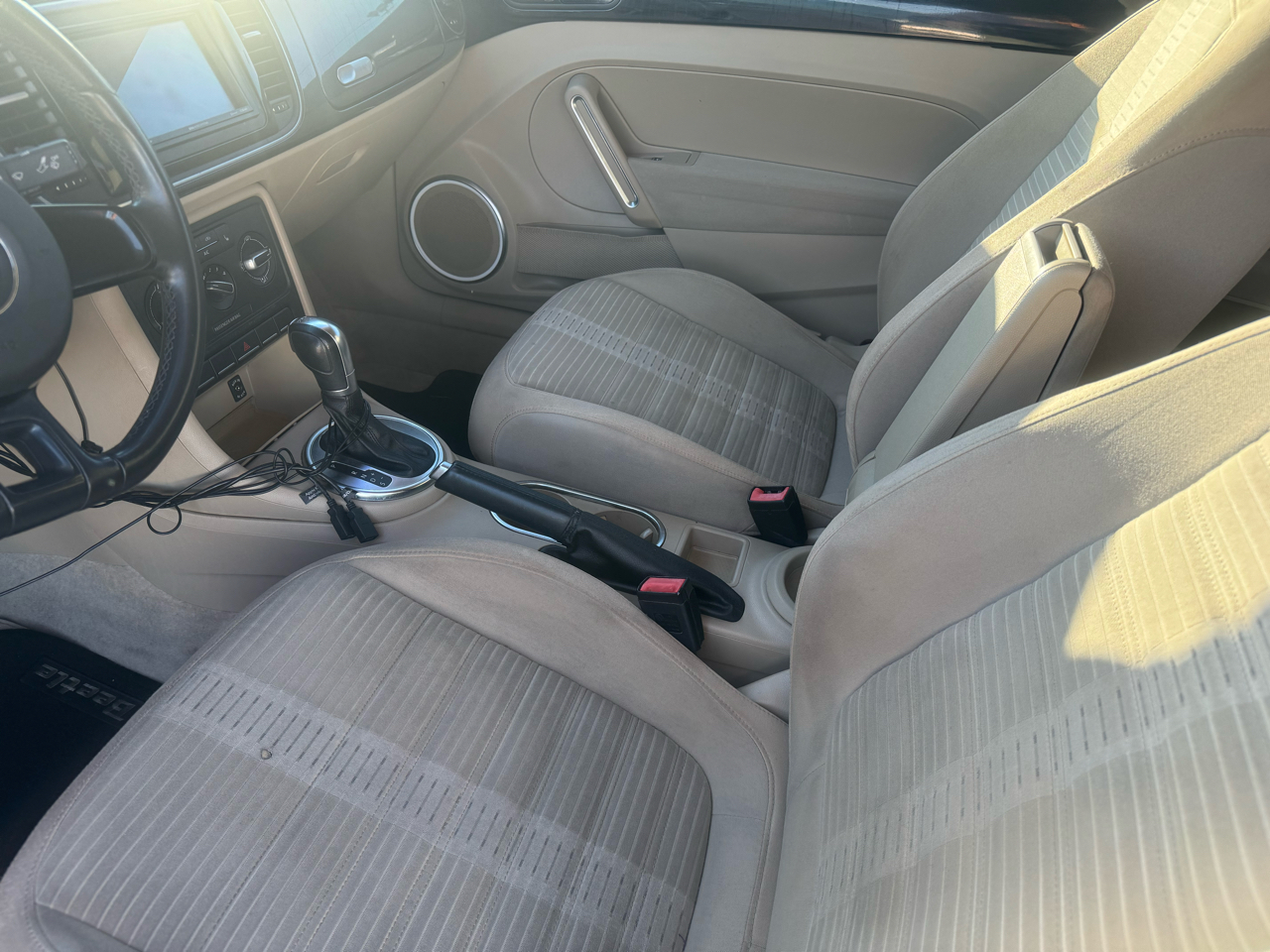 Volkswagen Beetle 2.0T Turbo w/Sunroof & Sound 2013