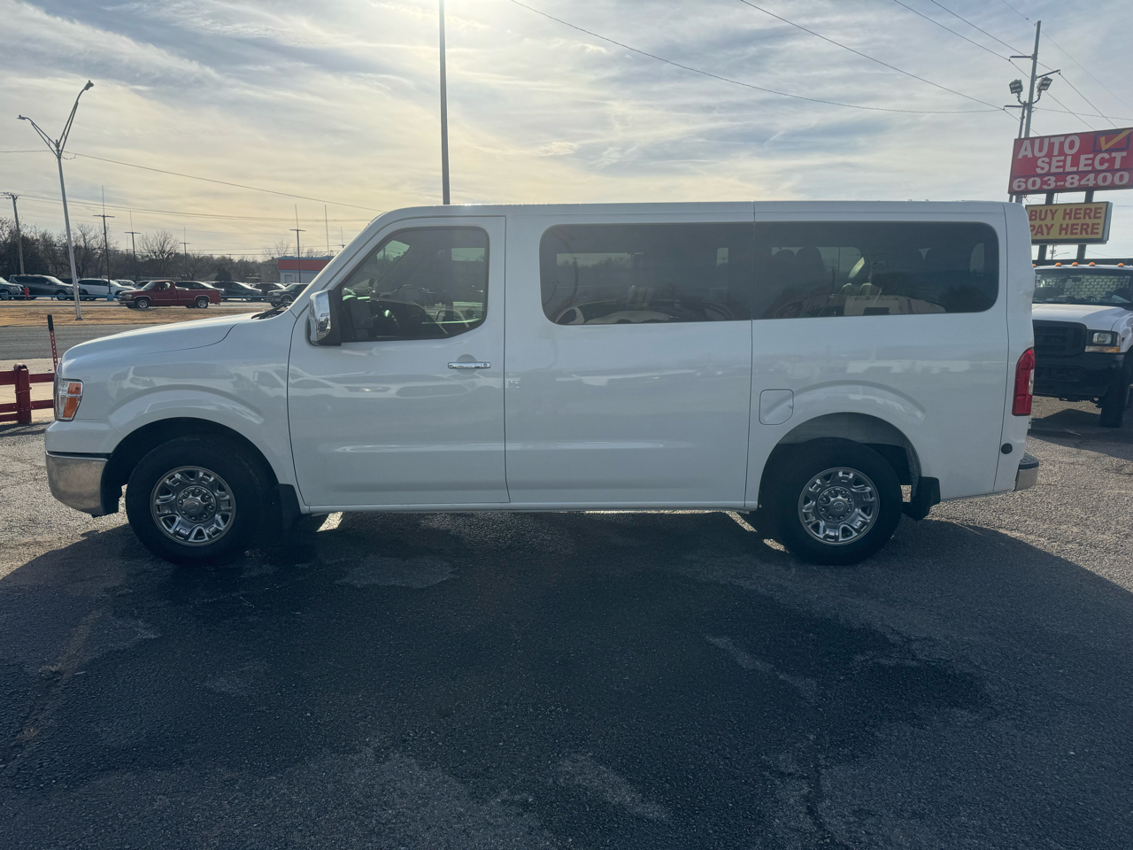 Nissan NV Passenger 3500 SL V8 2018