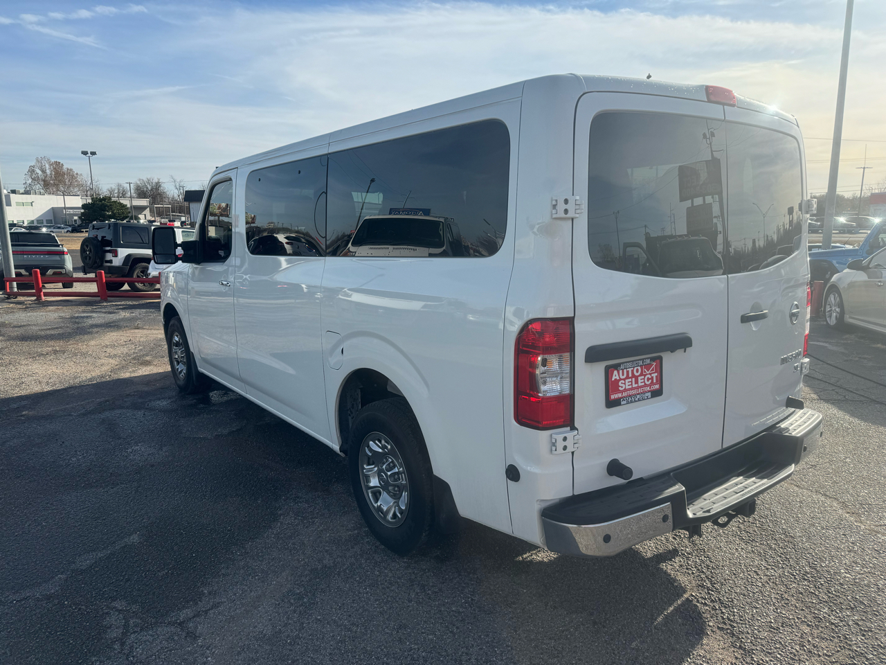 Nissan NV Passenger 3500 SL V8 2018