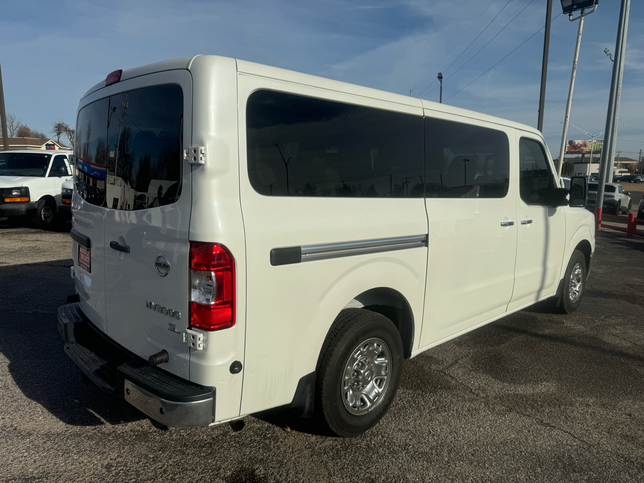 Nissan NV Passenger 3500 SL V8 2018
