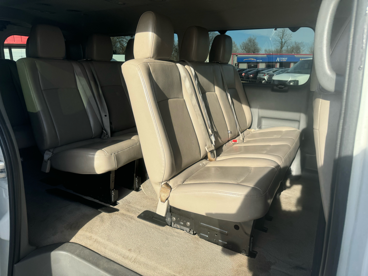 Nissan NV Passenger 3500 SL V8 2018