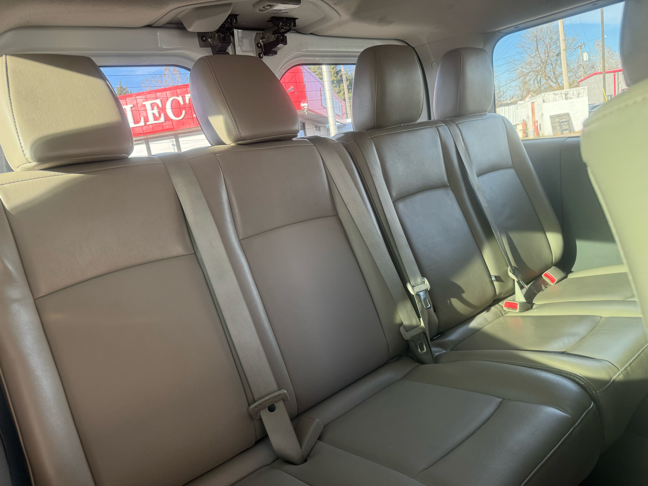 Nissan NV Passenger 3500 SL V8 2018
