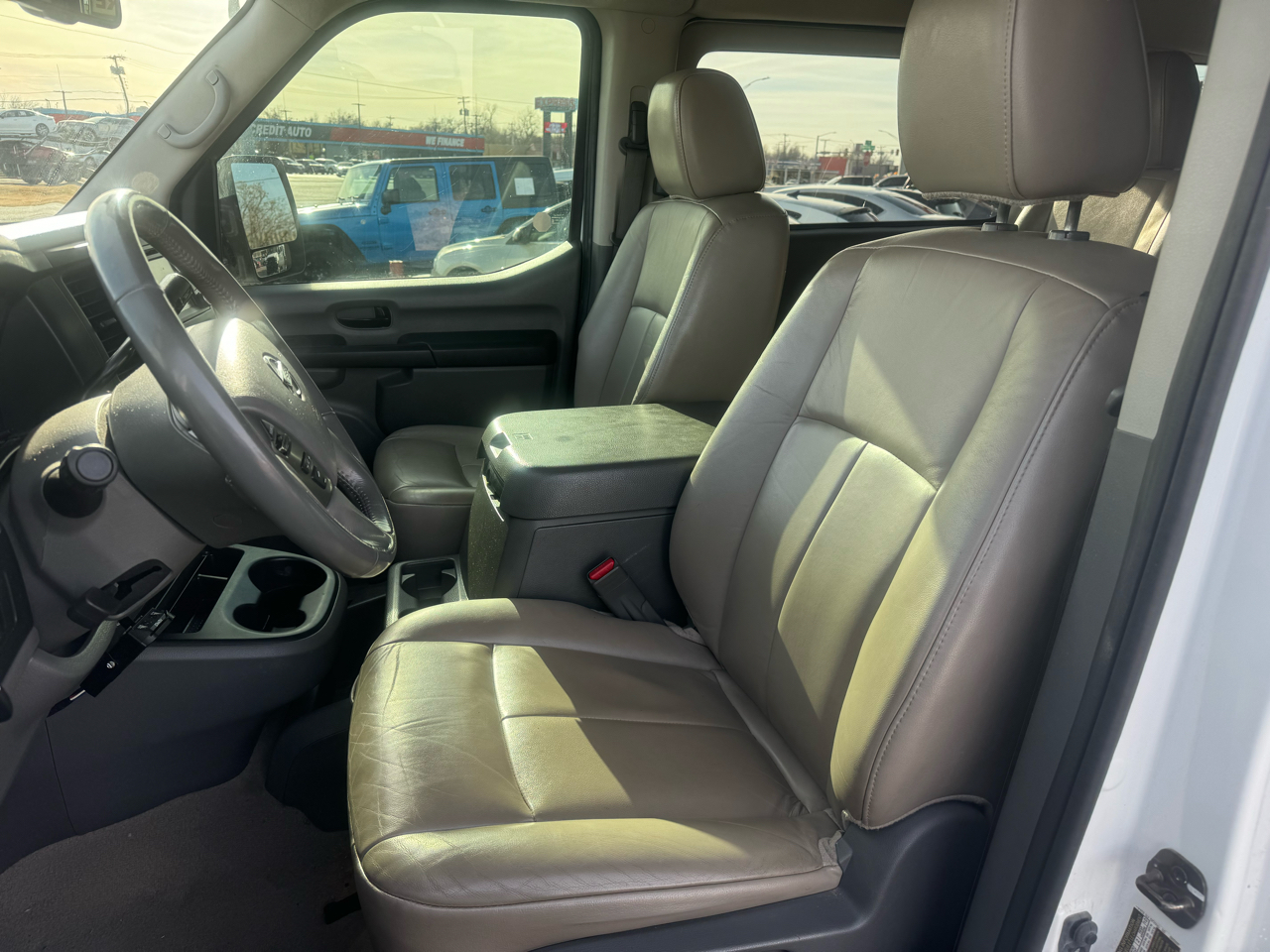 Nissan NV Passenger 3500 SL V8 2018