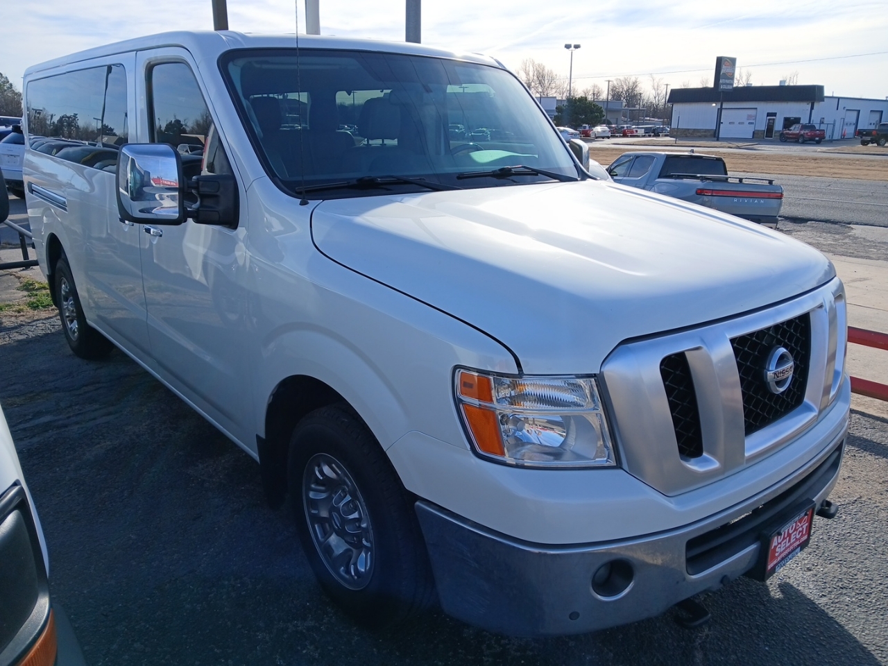 Nissan NV Passenger 3500 SL V8 2018