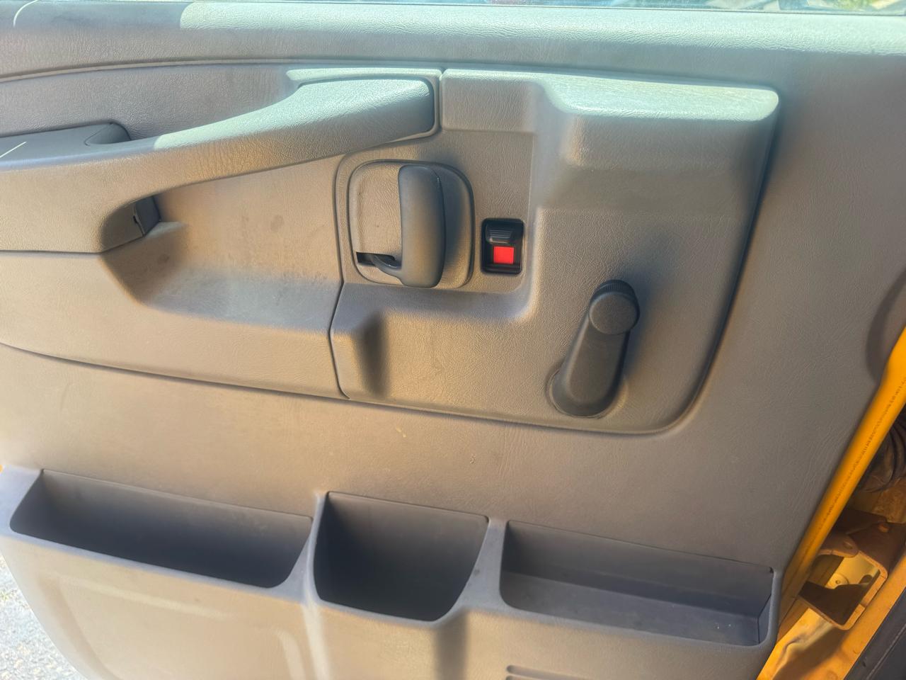 Chevrolet Express LS 3500 2009