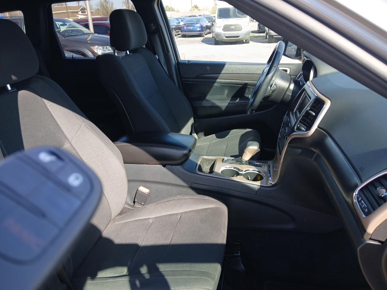 Jeep Grand Cherokee Laredo 2WD 2017