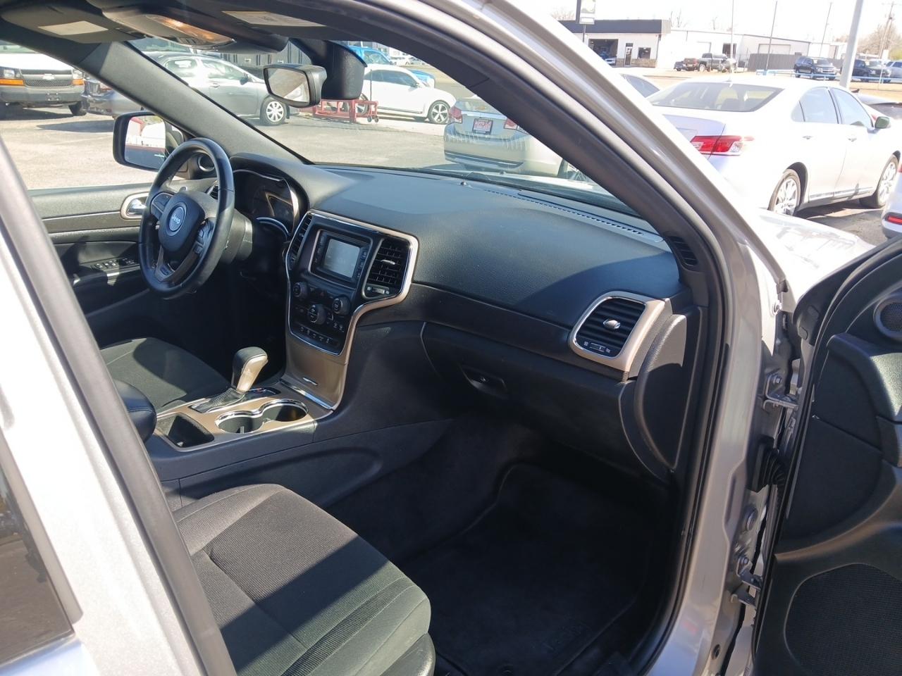 Jeep Grand Cherokee Laredo 2WD 2017