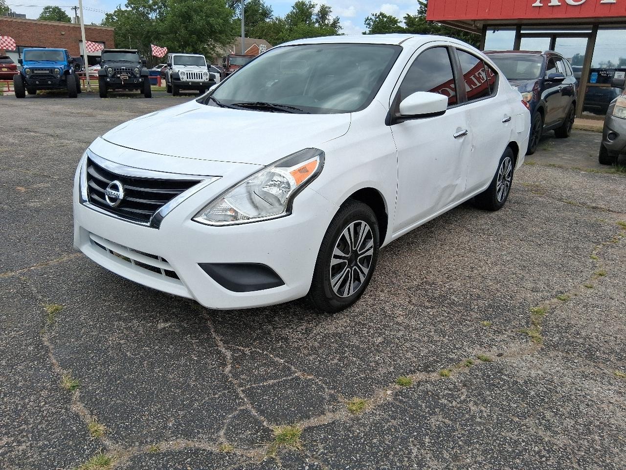 Nissan Versa 1.6 S 5M 2019