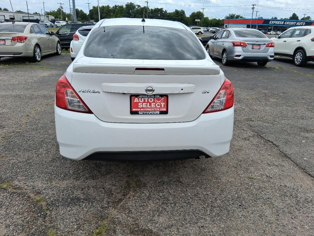 Nissan Versa 1.6 S 5M 2019