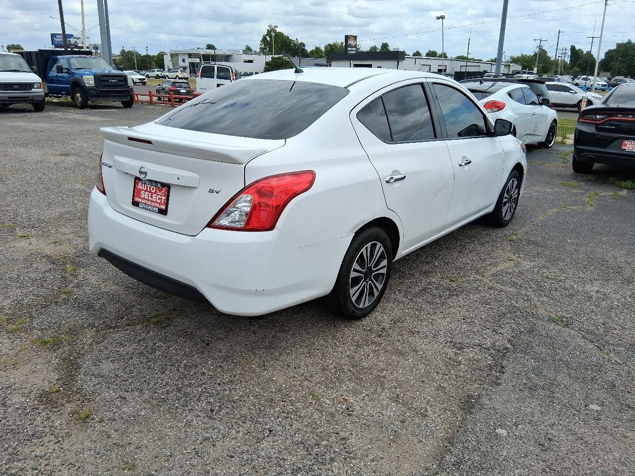 Nissan Versa 1.6 S 5M 2019