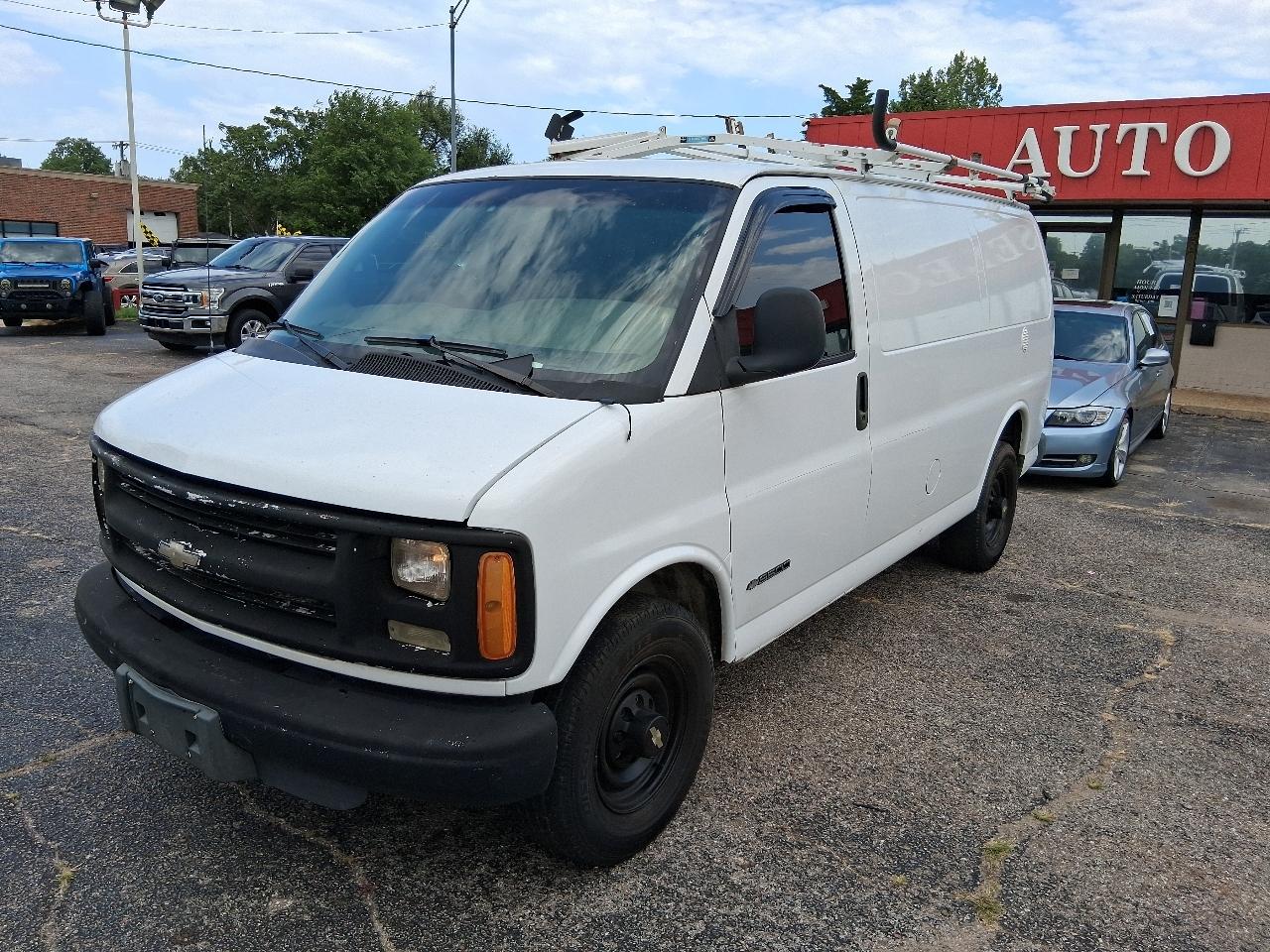 Chevrolet Express 3500 Cargo 2000