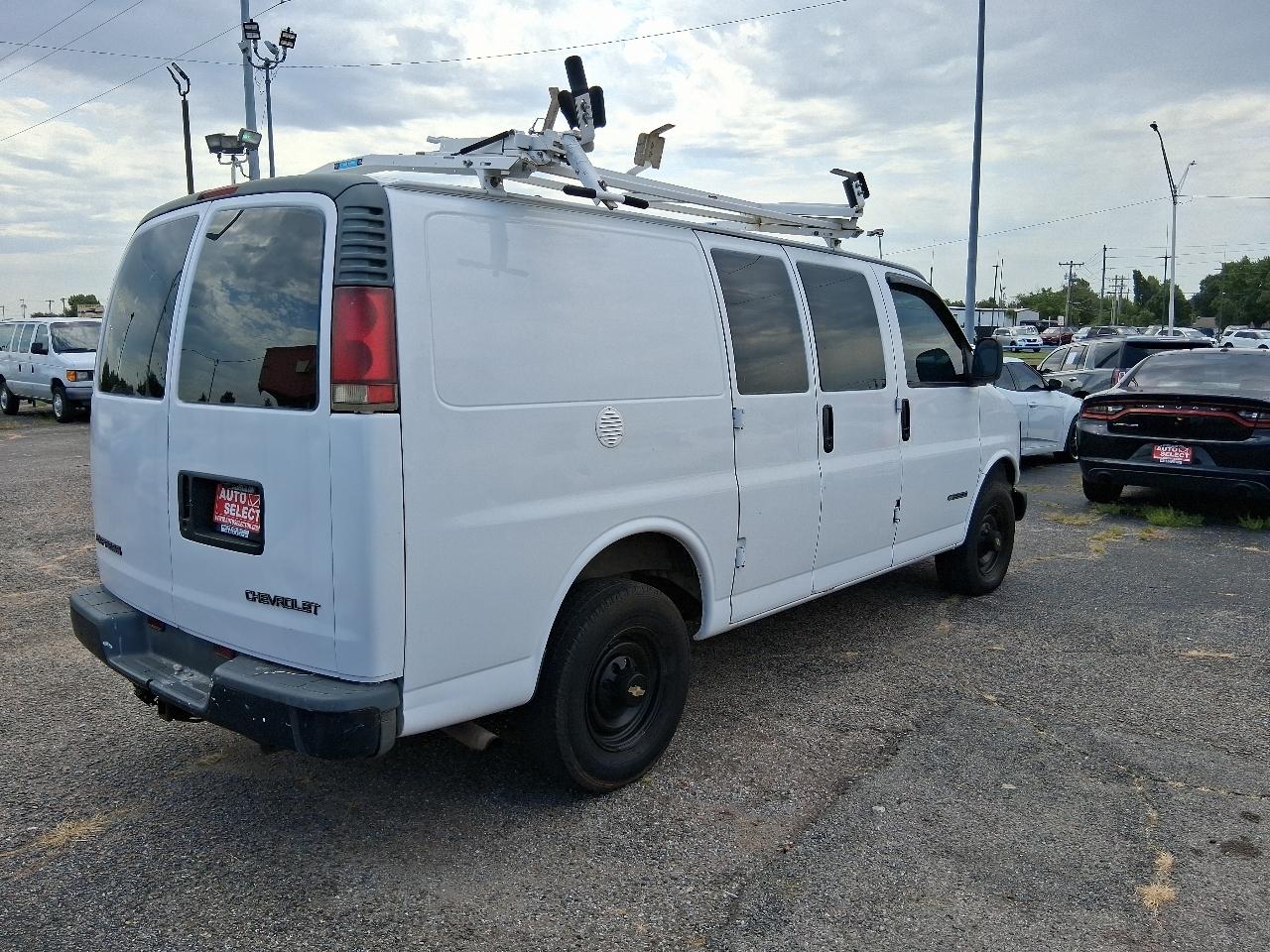 Chevrolet Express 3500 Cargo 2000