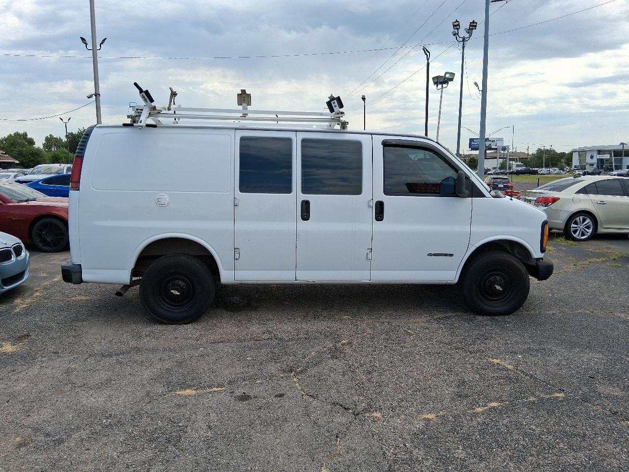 Chevrolet Express 3500 Cargo 2000