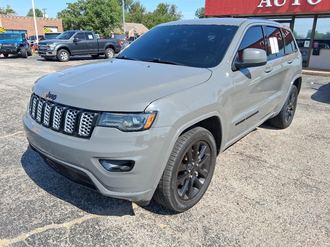 Jeep Grand Cherokee Laredo 4WD 2020