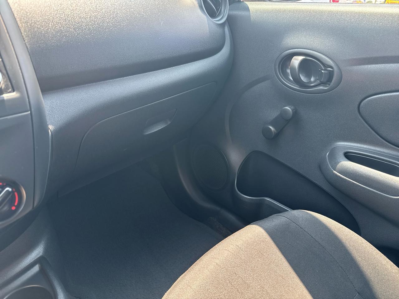 Nissan Versa 1.6 S 5M 2016