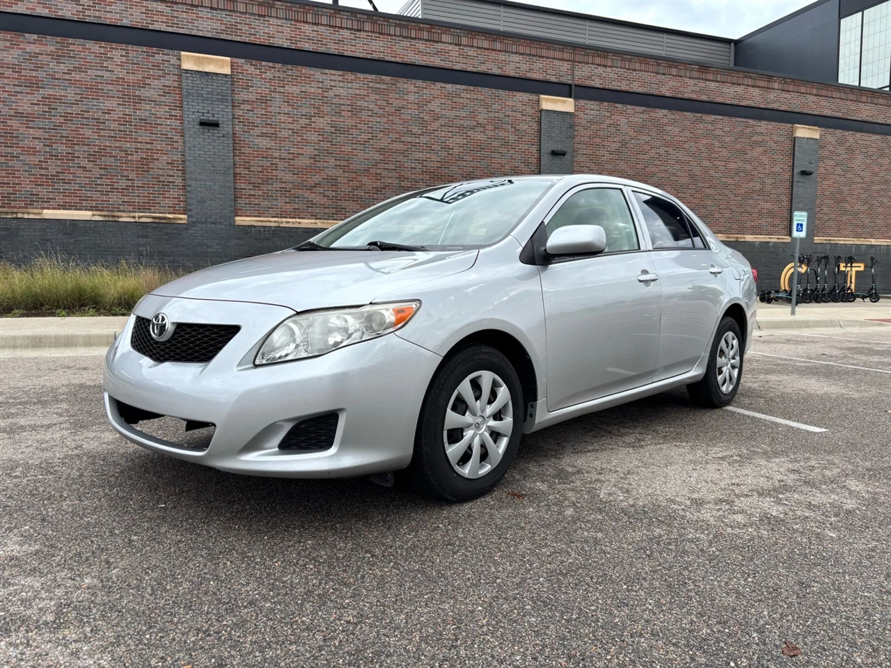 2010 Toyota Corolla LE photo 3