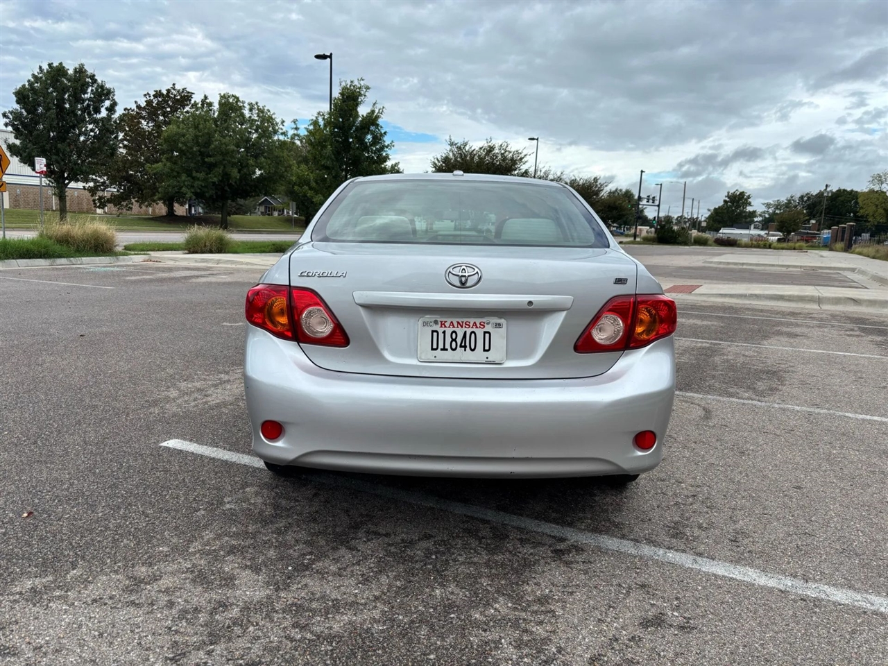 2010 Toyota Corolla LE photo 6