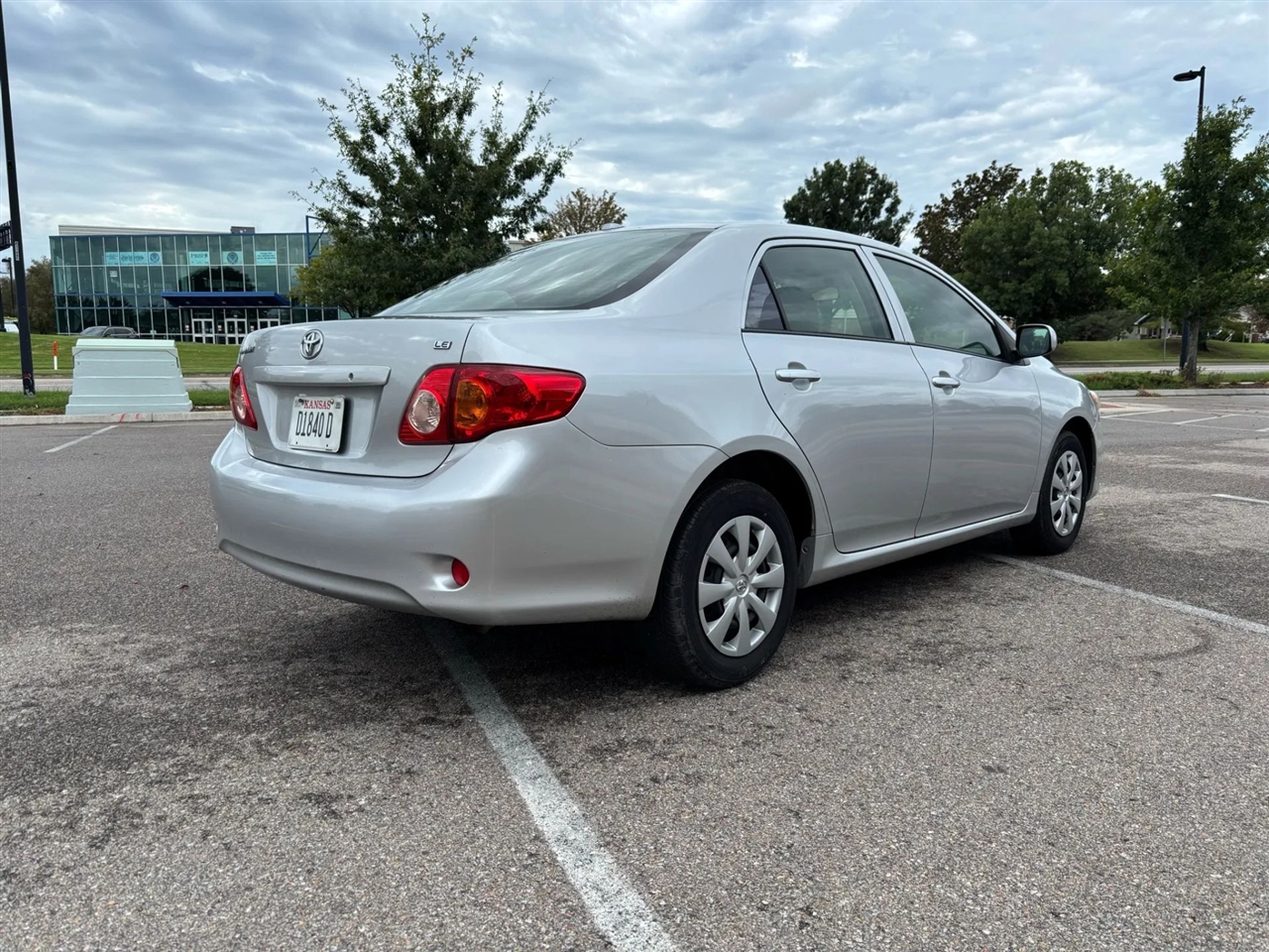 2010 Toyota Corolla LE photo 7
