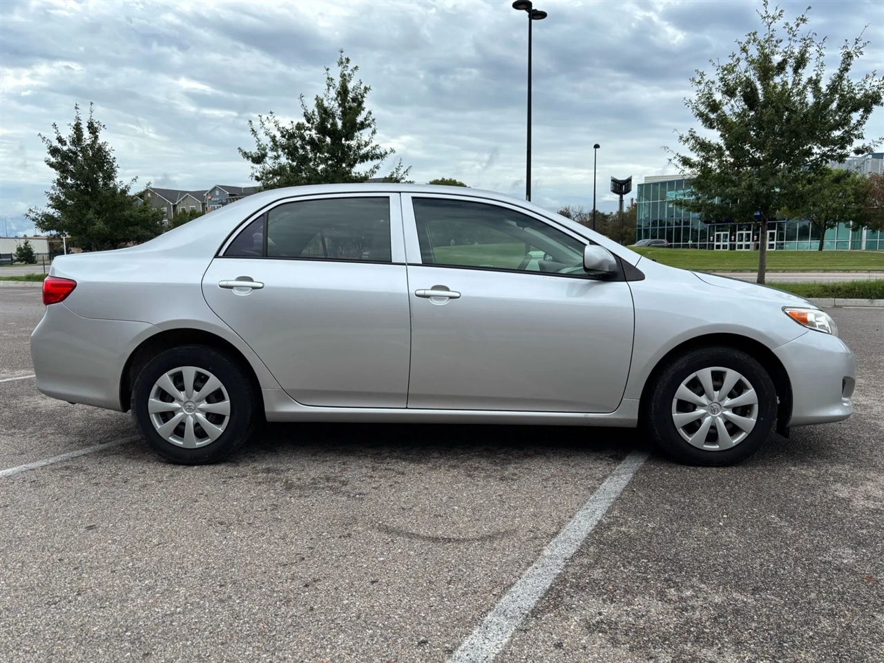 2010 Toyota Corolla LE photo 8