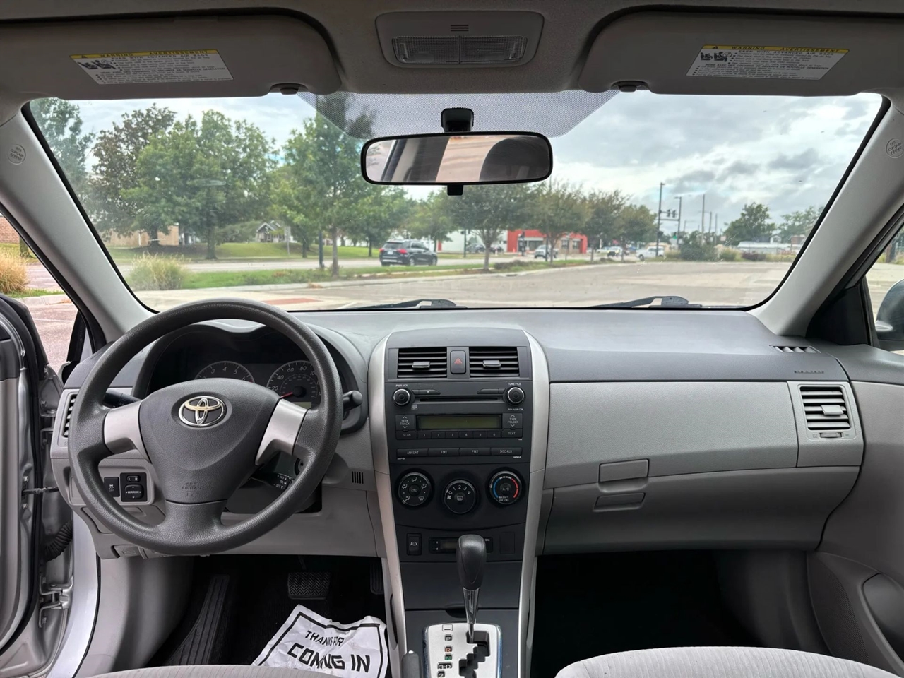2010 Toyota Corolla LE photo 9