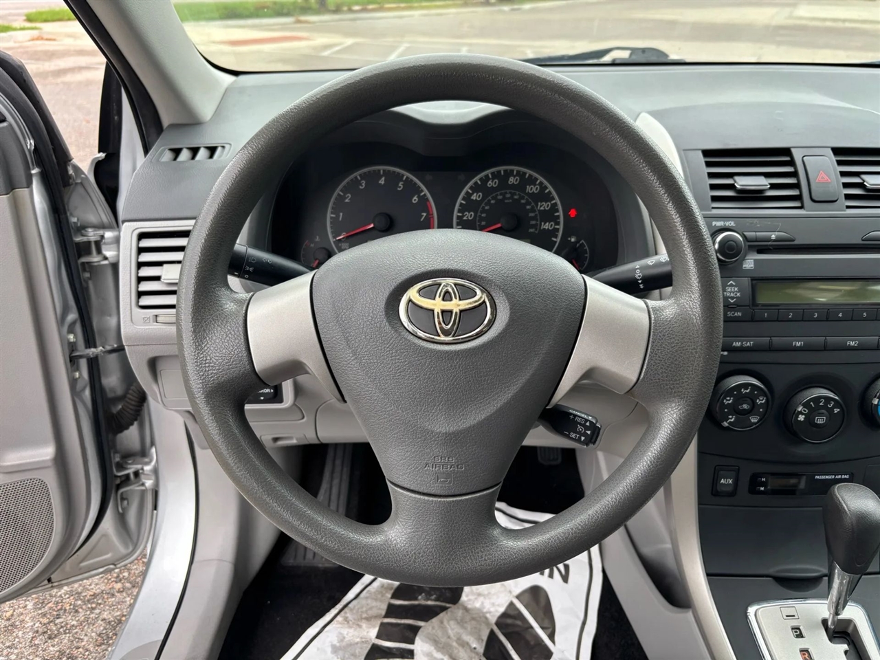 2010 Toyota Corolla LE photo 11