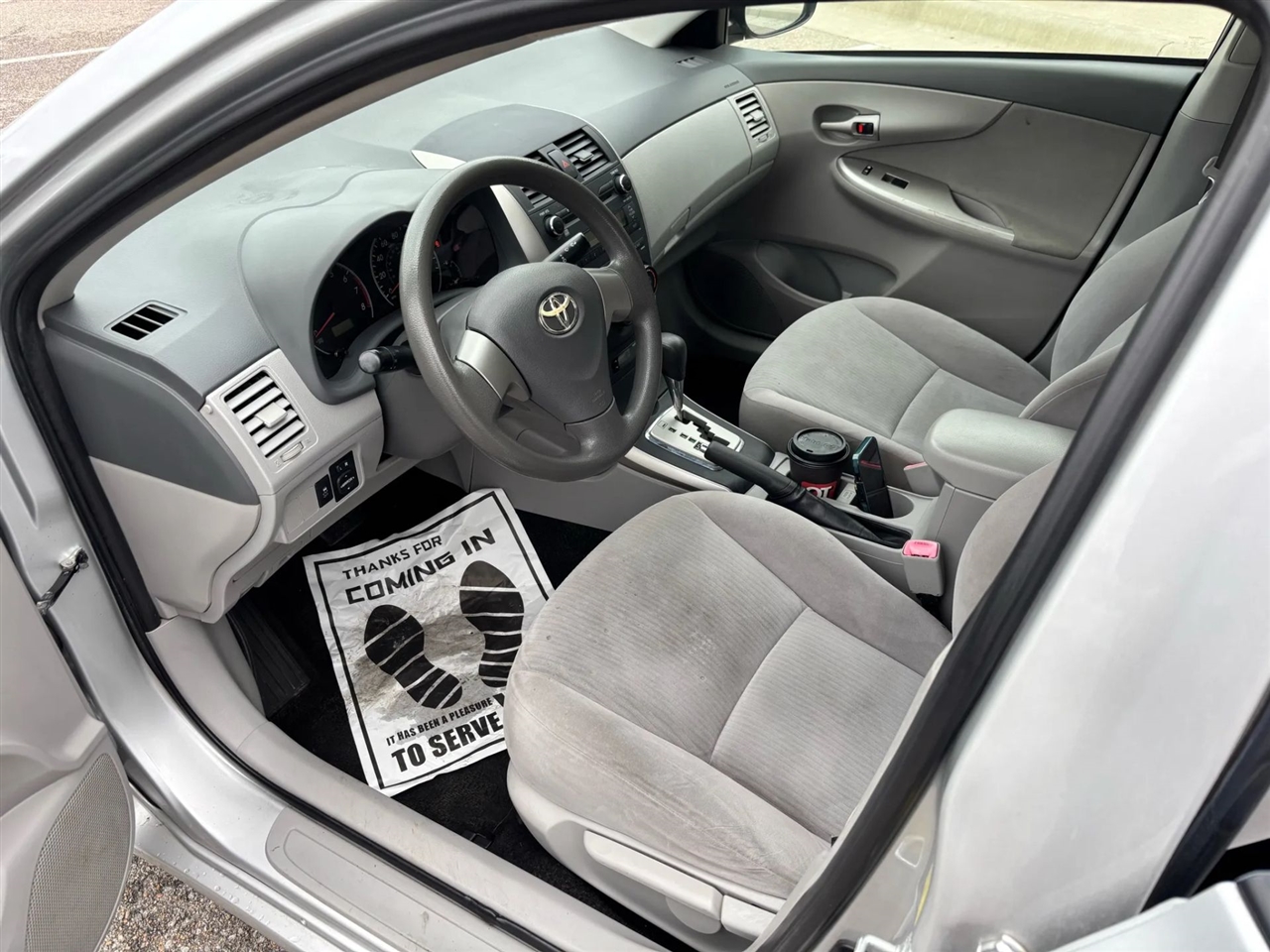 2010 Toyota Corolla LE photo 15