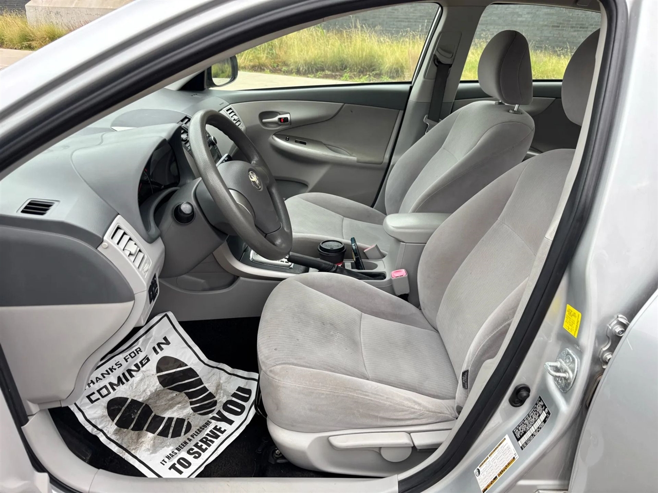 2010 Toyota Corolla LE photo 16