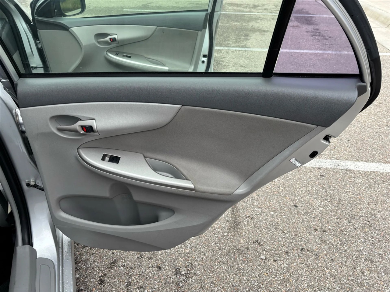 2010 Toyota Corolla LE photo 20