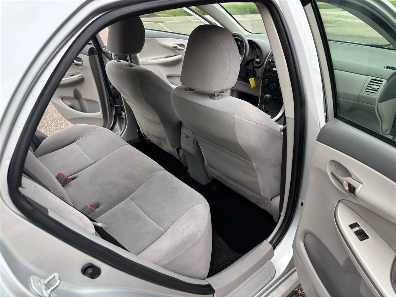 2010 Toyota Corolla LE photo 21