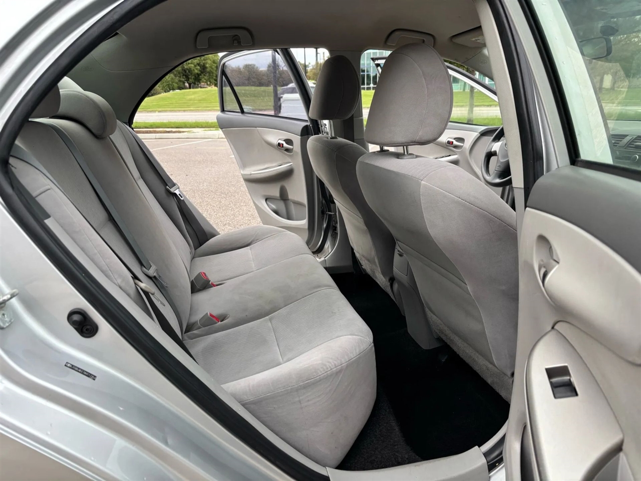 2010 Toyota Corolla LE photo 22