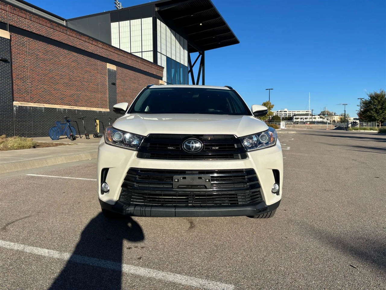 2017 Toyota Highlander SE Sport photo 2