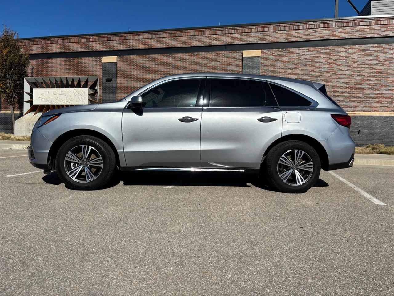 2018 Acura MDX Sport photo 3