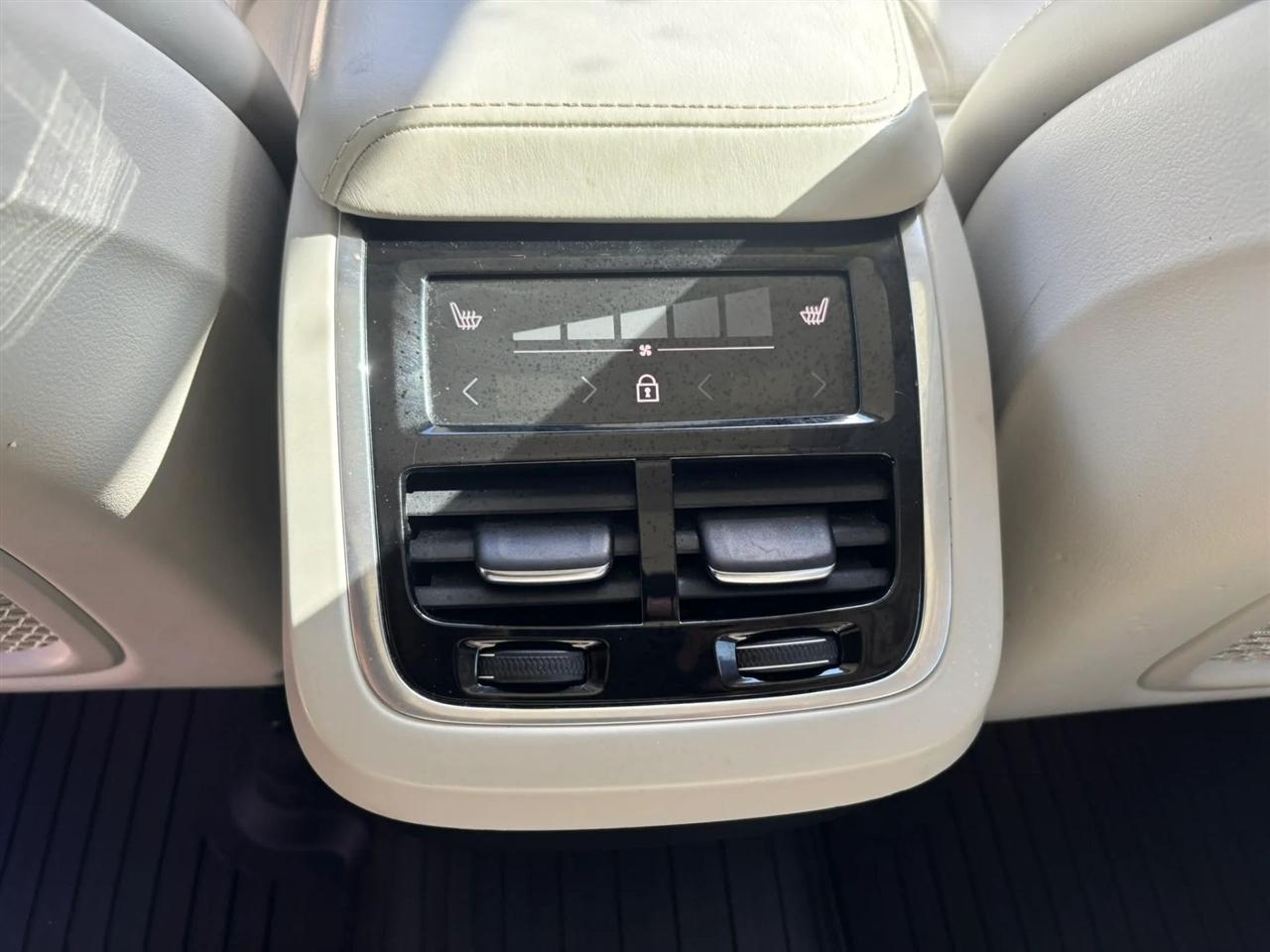 2021 Volvo XC60 Inscription - Photo 29