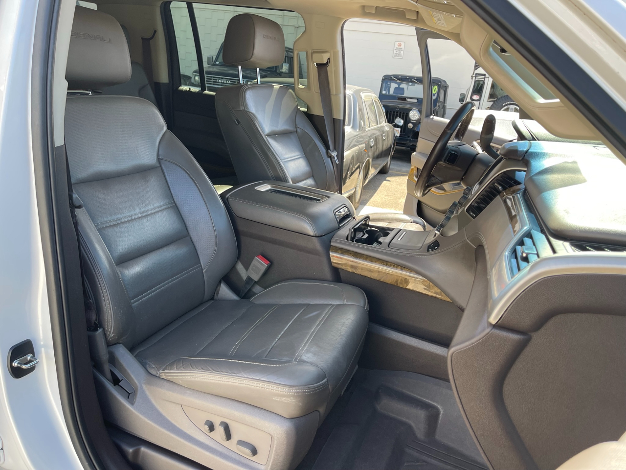 GMC Yukon XL Denali 4WD 2017