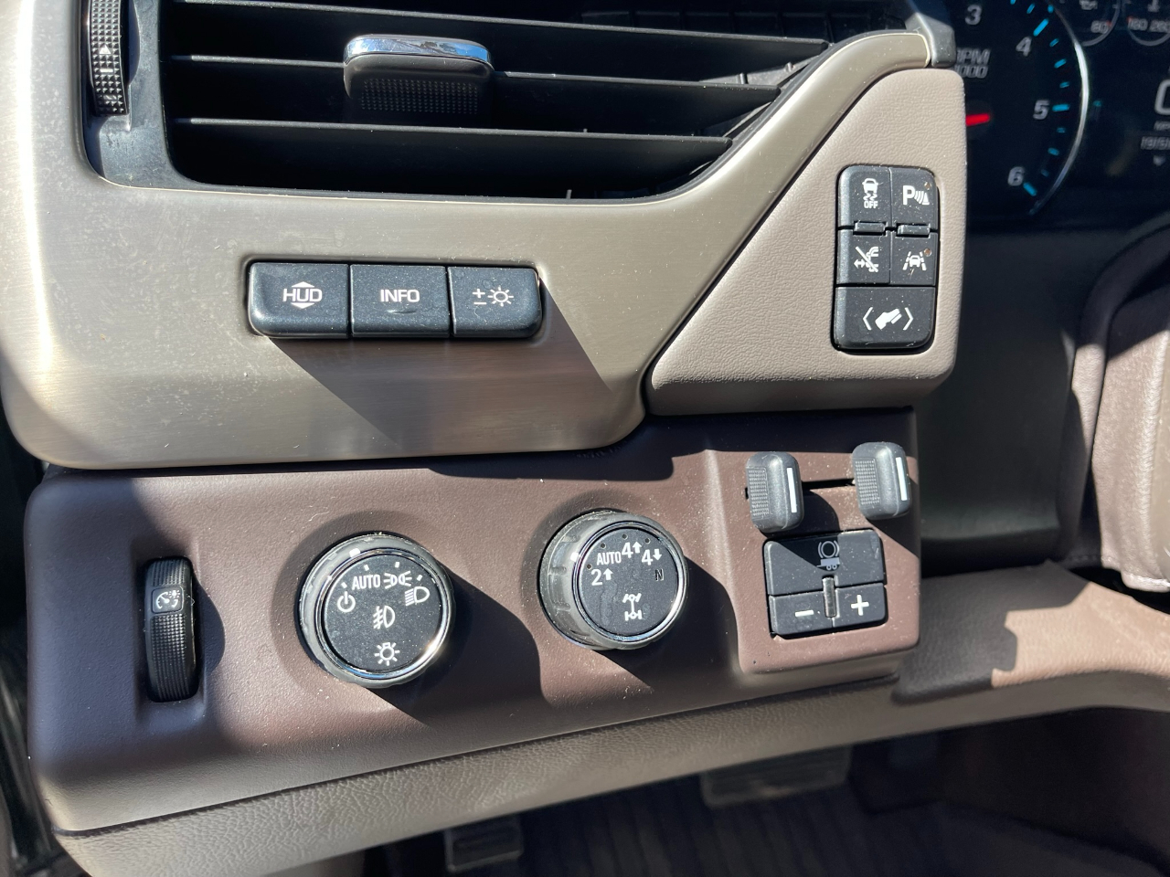 GMC Yukon XL Denali 4WD 2017