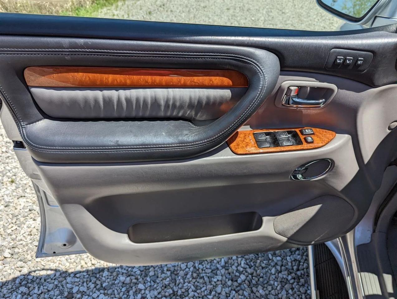 Lexus LX 470 Sport Utility 2006