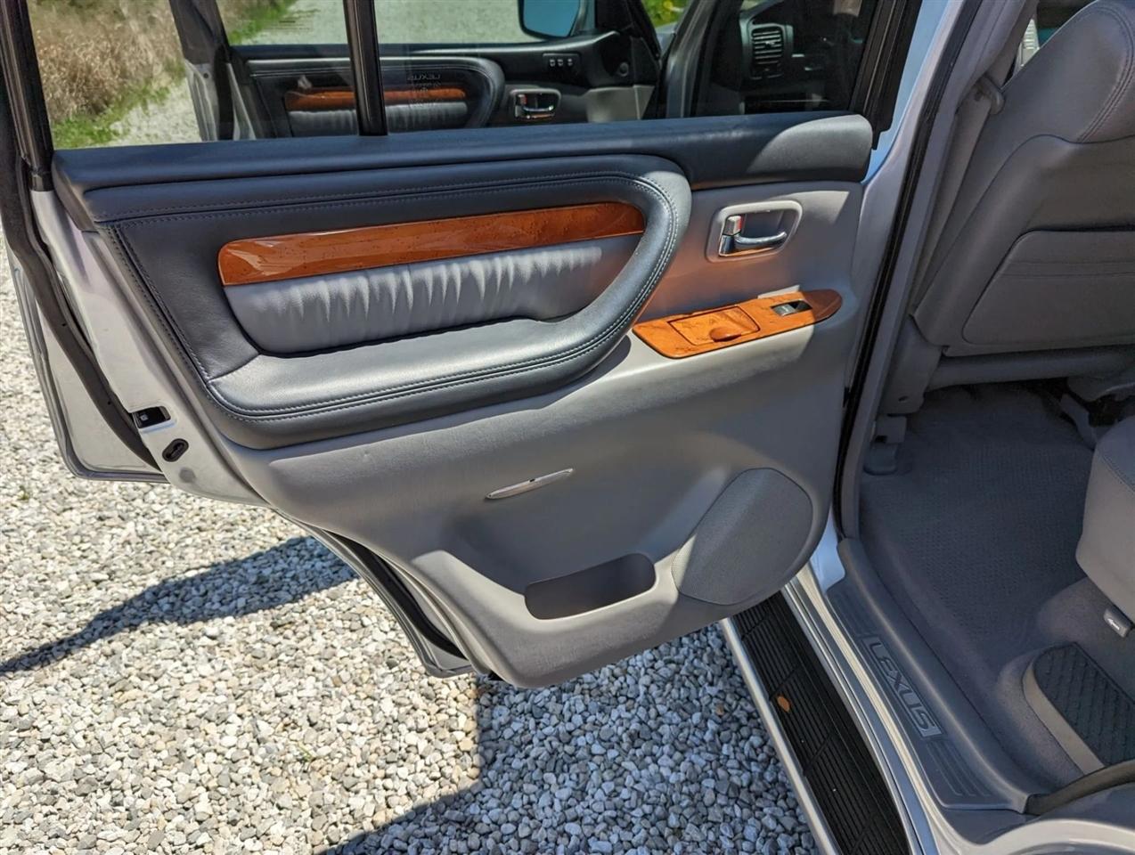 Lexus LX 470 Sport Utility 2006