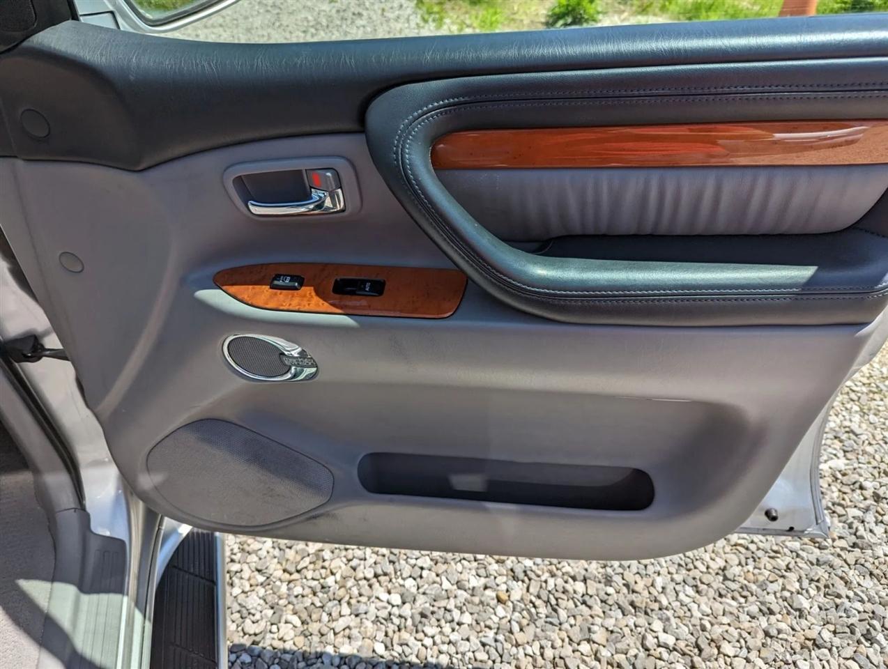 Lexus LX 470 Sport Utility 2006