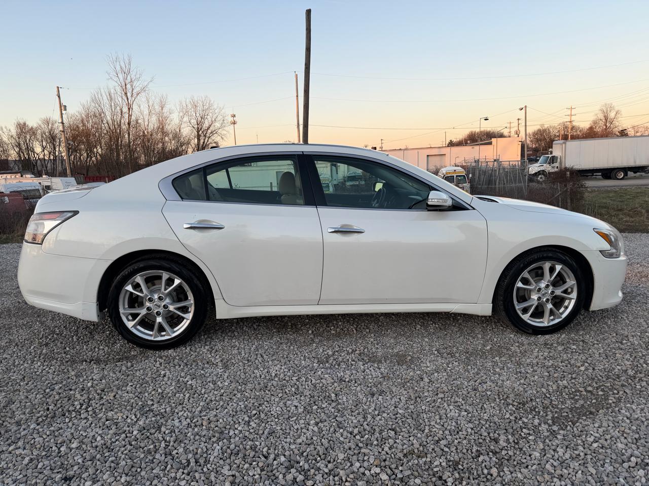 Nissan Maxima S 2014