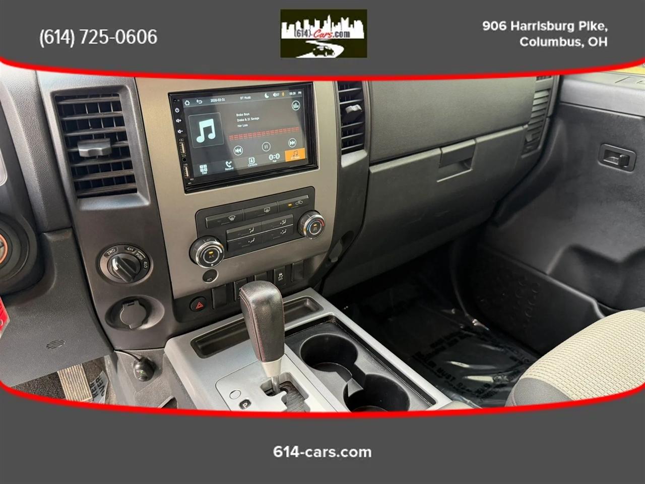 Nissan Titan SV Crew Cab 4WD 2012