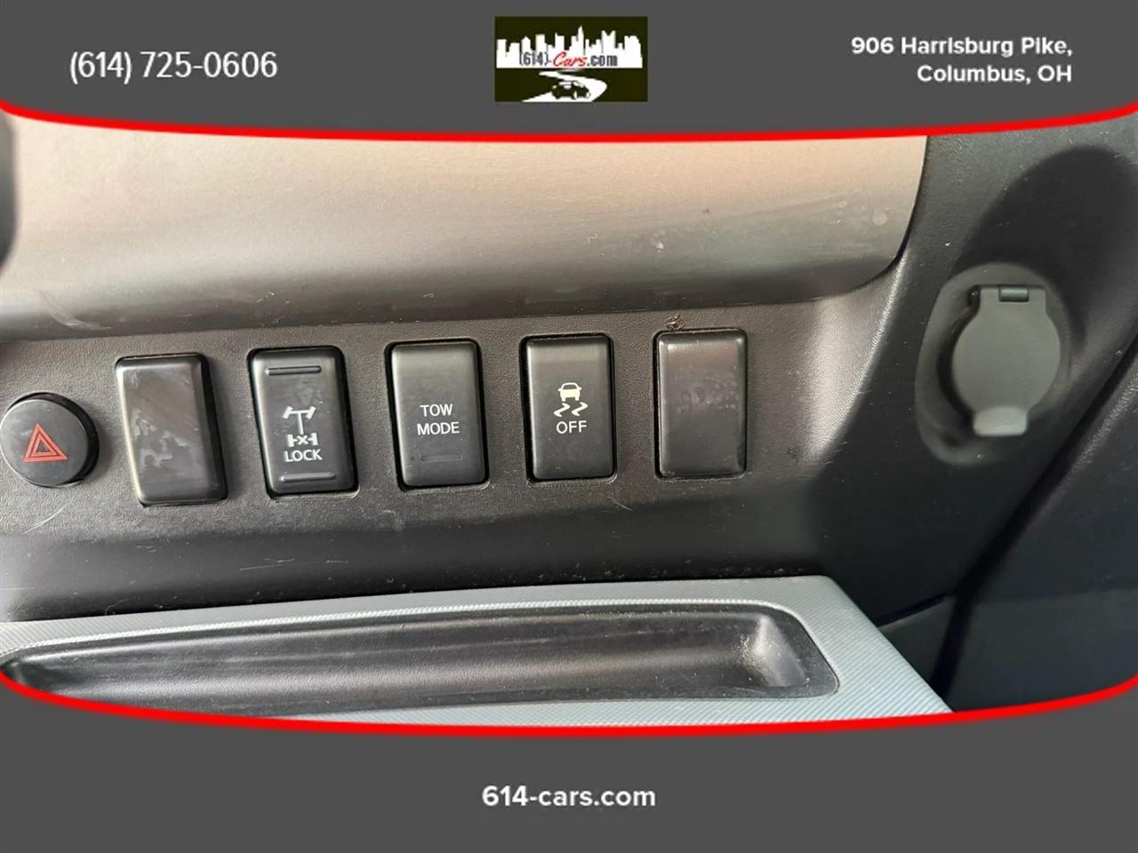 Nissan Titan SV Crew Cab 4WD 2012