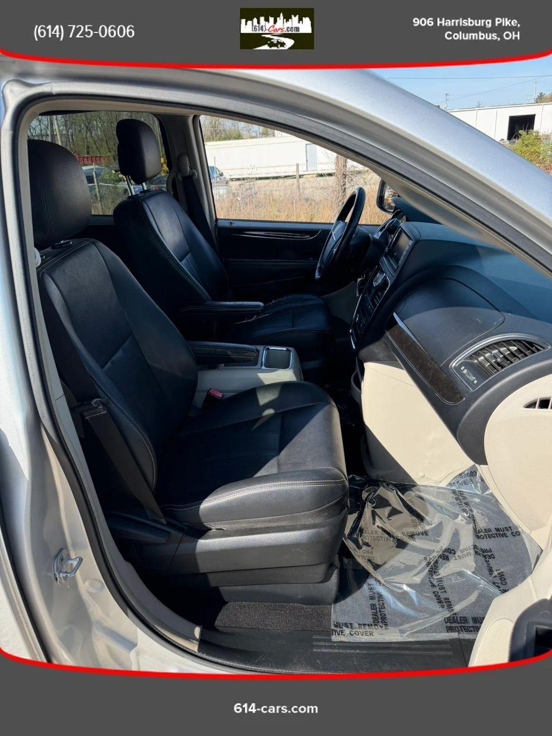 Chrysler Town & Country Touring 2012