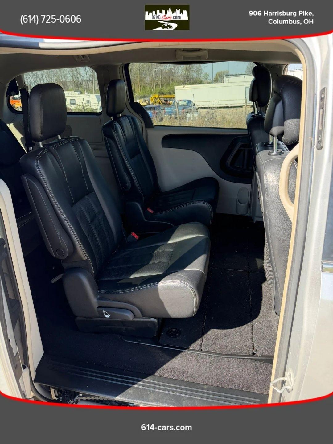 Chrysler Town & Country Touring 2012