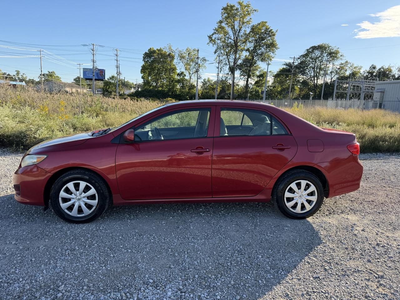 Toyota Corolla Base 5-Speed MT 2010