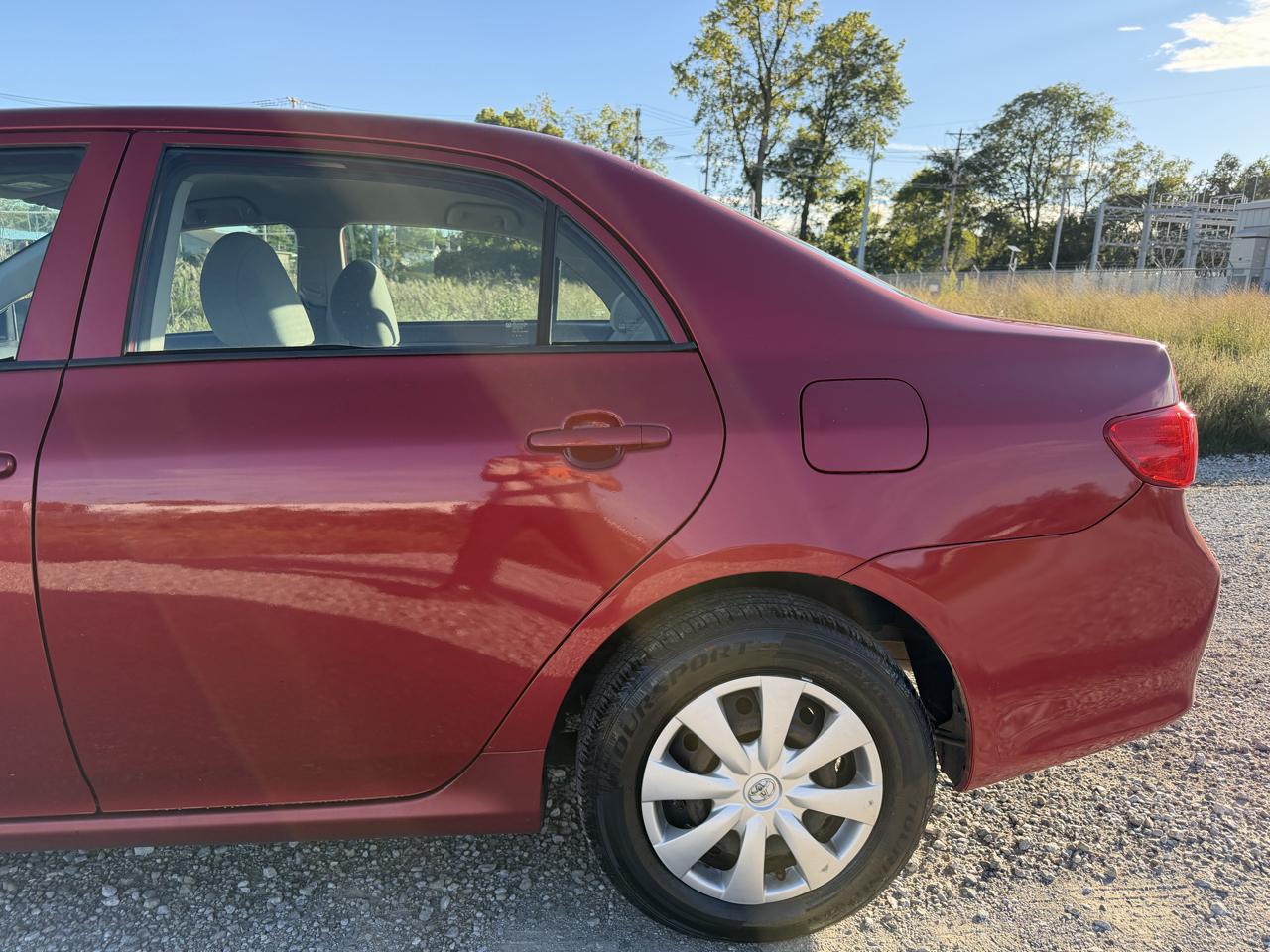 Toyota Corolla Base 5-Speed MT 2010