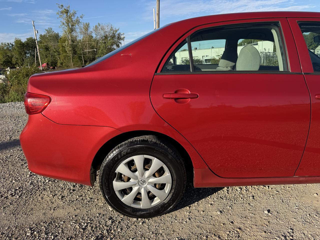 Toyota Corolla Base 5-Speed MT 2010