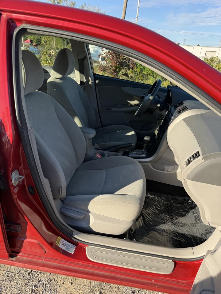 Toyota Corolla Base 5-Speed MT 2010